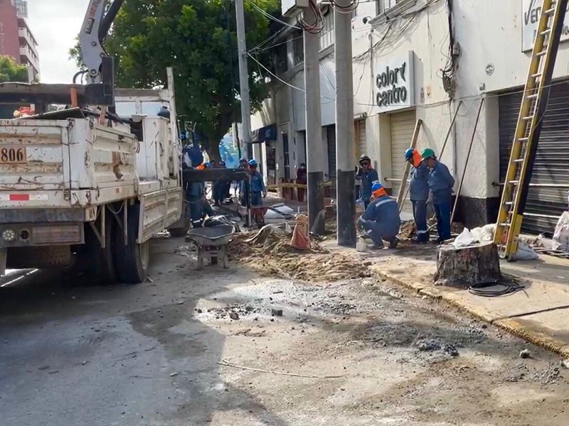 Enosa repara estructura eléctrica dañada de la Av. Sánchez Cerro